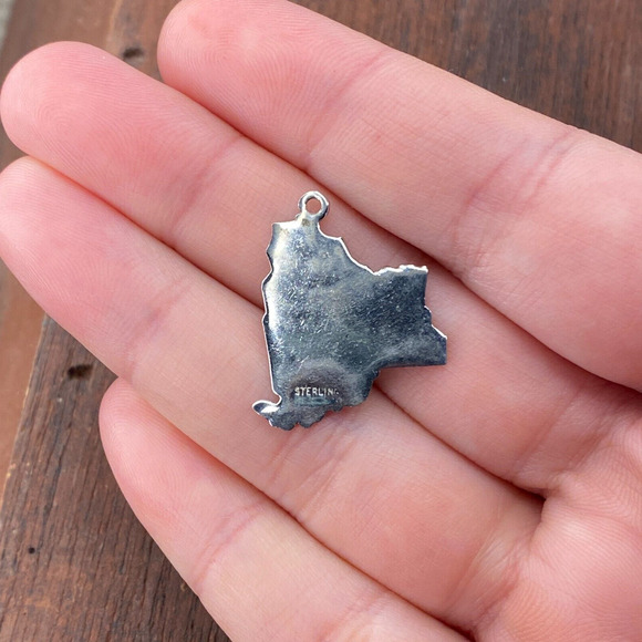 Vintage 925 Sterling Silver Dark Blue Enamel "New York" State Map Pendant Charm - Picture 2 of 3